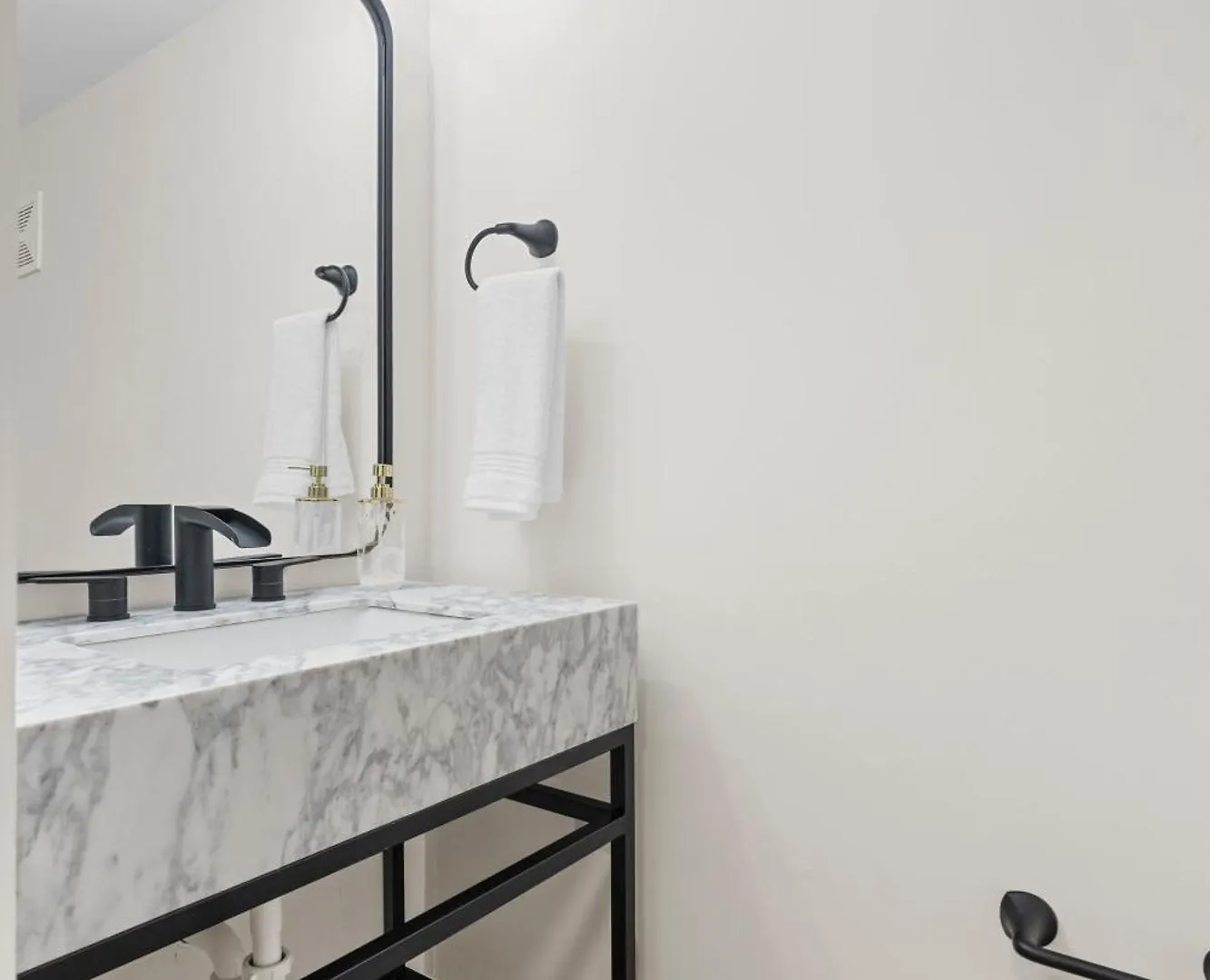 Holiday home Modern 4 Bed In Quail Hollow Charlotte